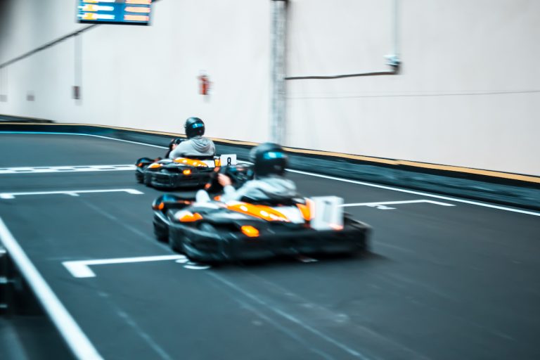 go kart elettrici veloci sul circuito