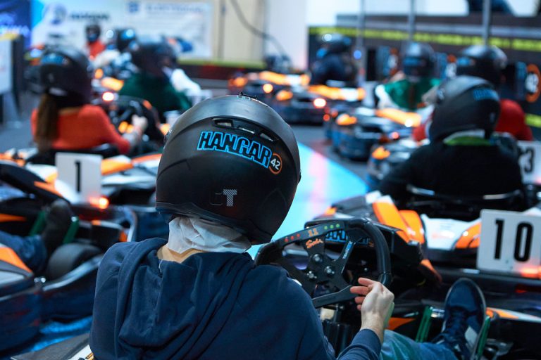 pista go kart indoor con casco fornito gratuitamente